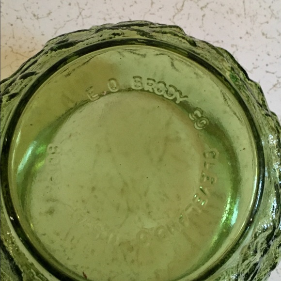 Mid Century Avocado Green Stippled Glass Vase - Picture 4 of 11